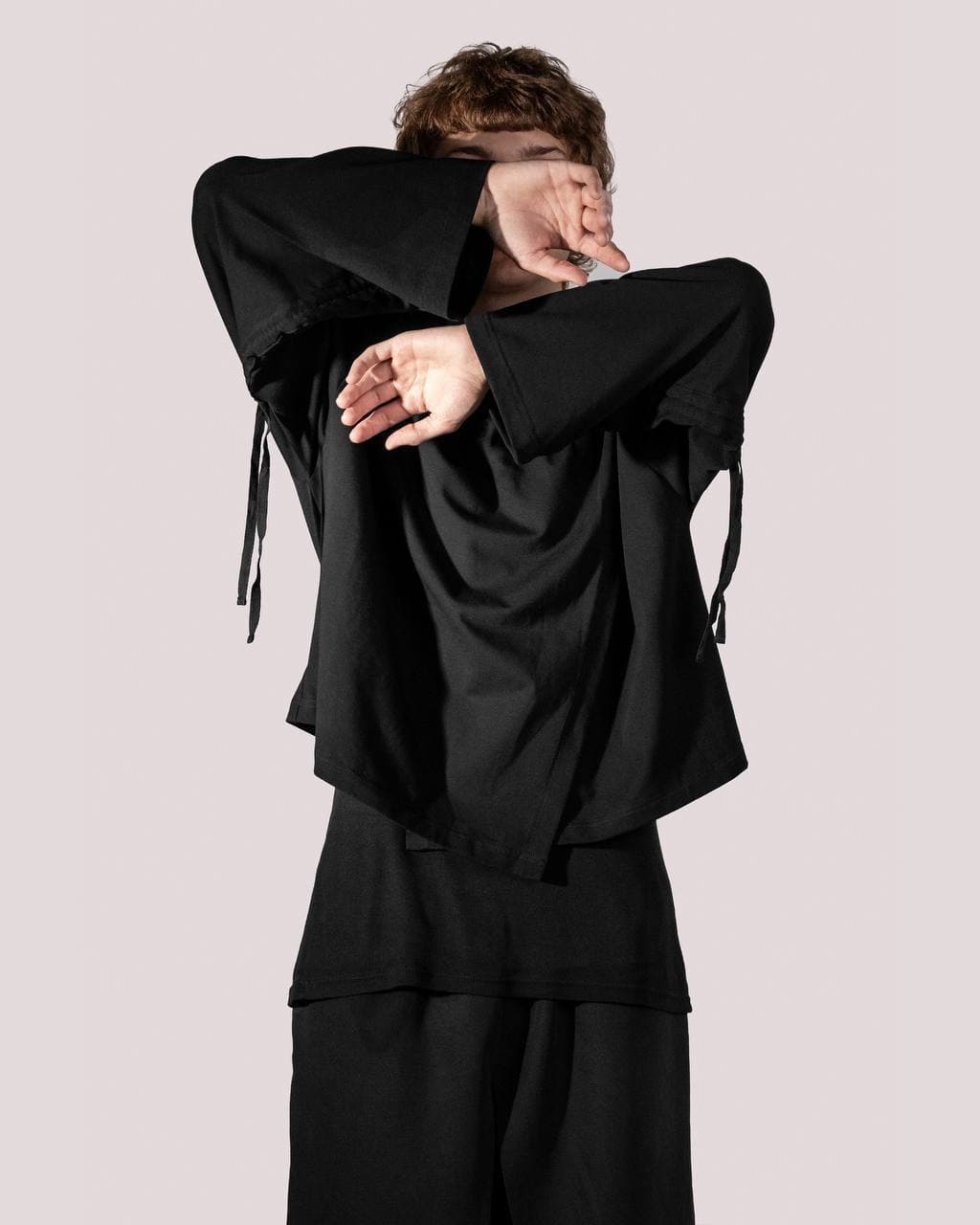 SPLIT LONGSLEEVE BLACK